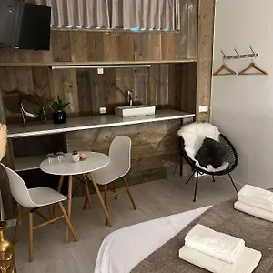 Ruime Luxe In Centrum Met Badkamer! Brujas